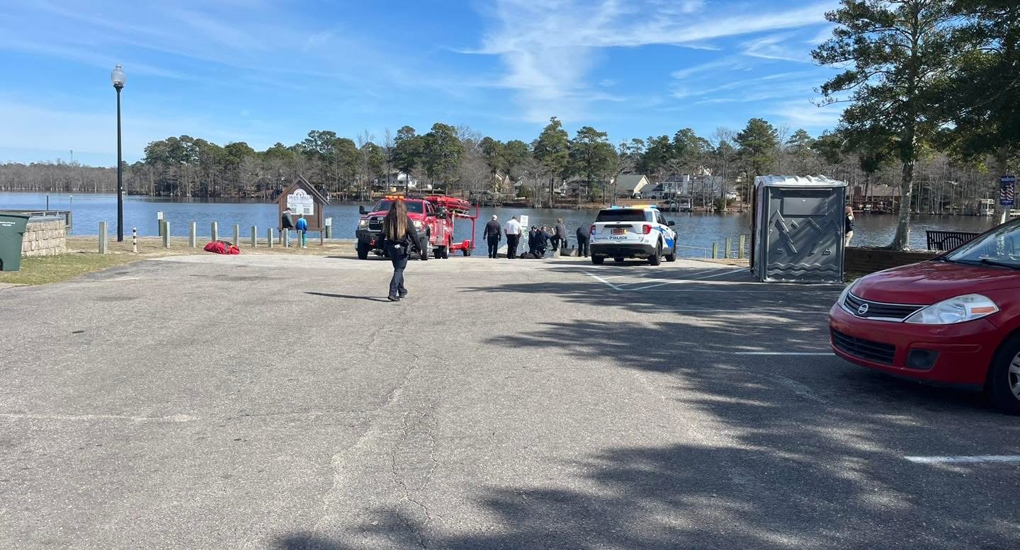 Vehicle crashed into Hope Mills Lake